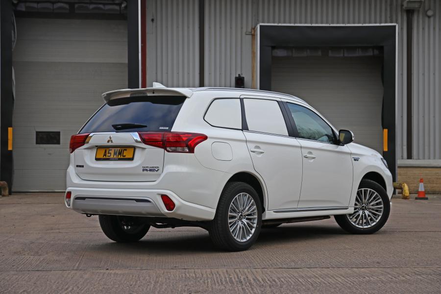  Mitsubishi Outlander PHEV Commercial 2019 года  (UK) (фото 5 из 14)